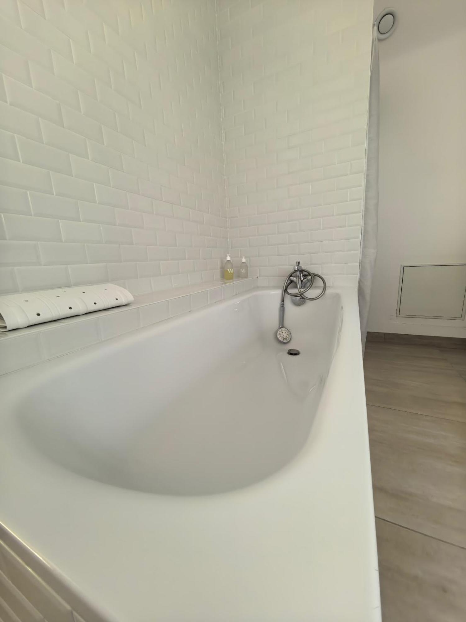 La Triolette, Maison Chaleureuse, Independante Et Refaite A Neuf Dans Le Vieux Coutainville, Tourisme Ou Teletravail Аґон-Кутенвіль Екстер'єр фото